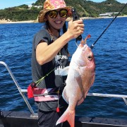岡山の遊漁船　釣り船　瀬戸内海　女性　鯛ラバ